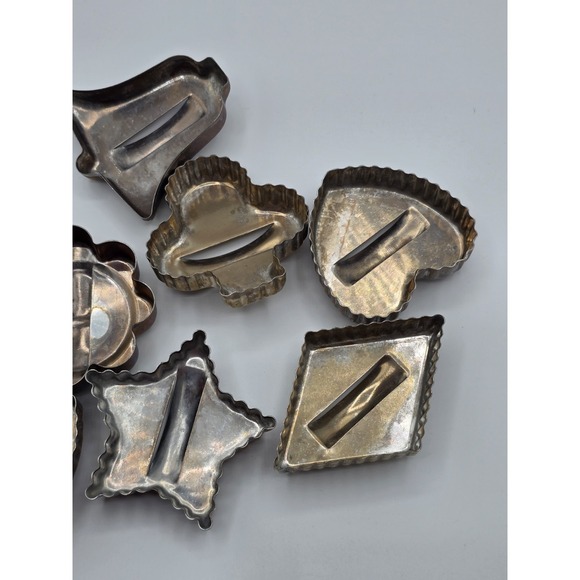 Vtg Lot Cookies Cutters Handles Metal Tree Bell Heart Spade Diamond - Picture 8 of 9